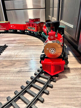 Bachmann Holiday Express Train Set Radio Control Train Set Red & Green